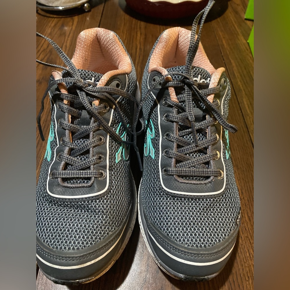 GDEFY RUBBER SHOES SIZE 9 - Picture 4 of 4